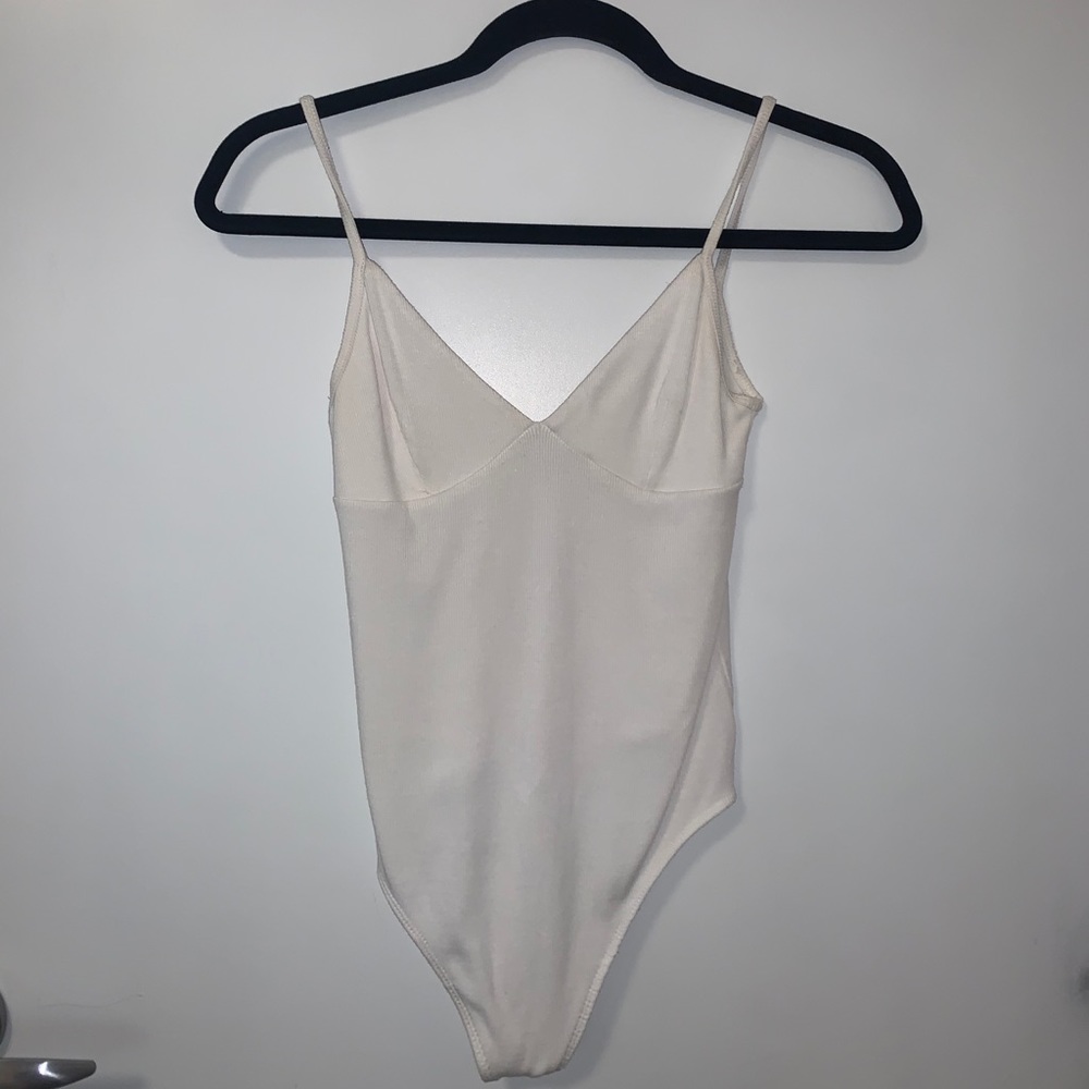 Aritzia Wilfred Ribbed V-Neck Bodysuit